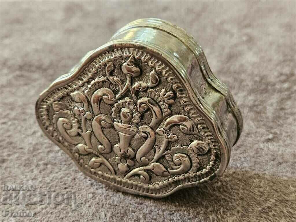 Auction Rare Bulgarian Revival Snuff Box 19th century Auction Rare Bulgarian Revival Snuff Box 19th century