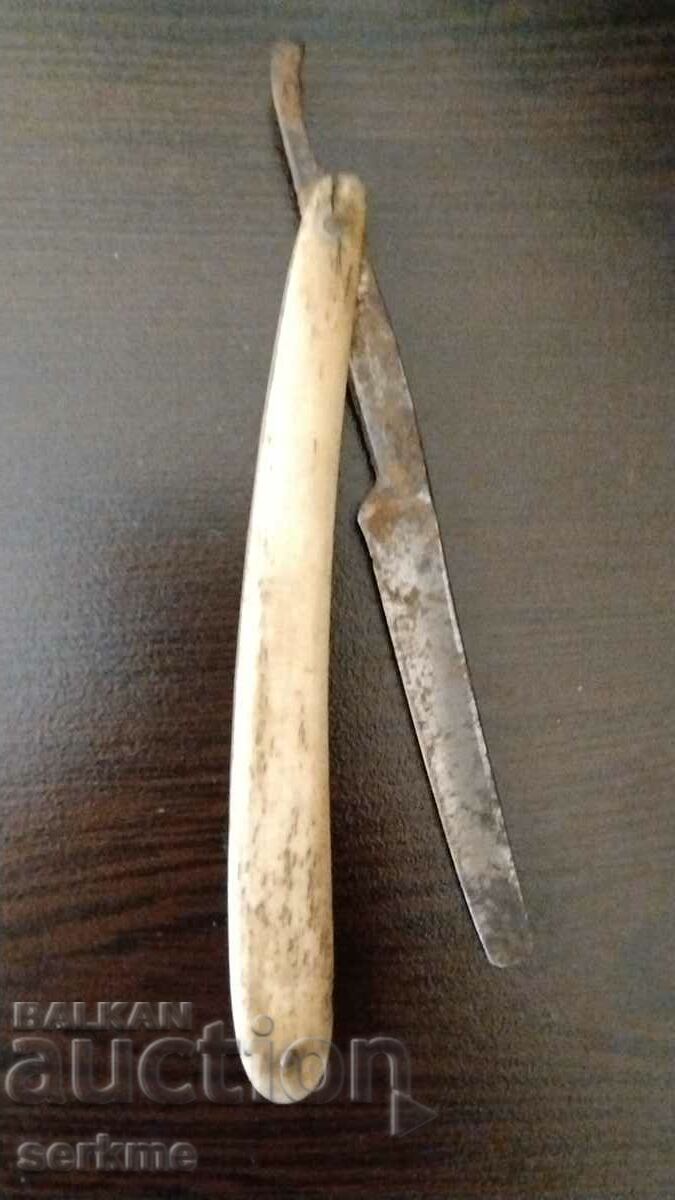 Auction An old razor Auction An old razor