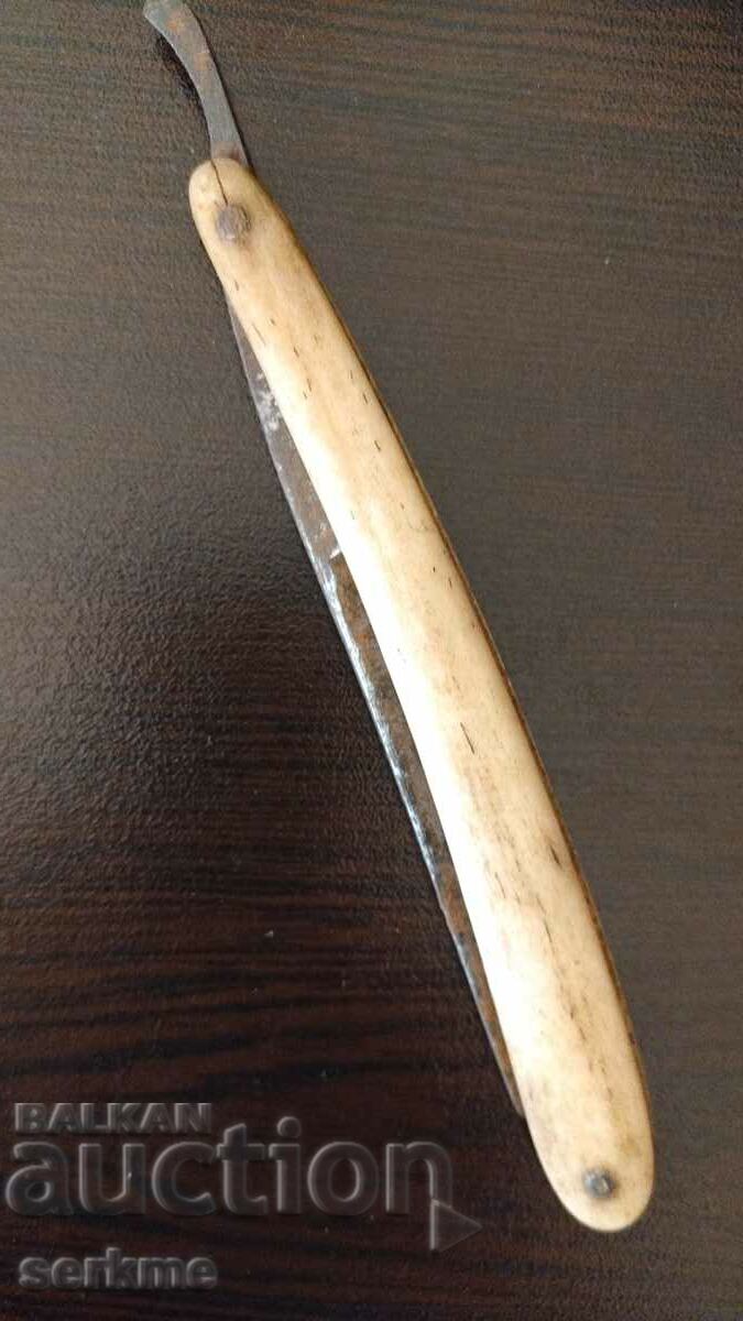 Delivery of An old razor Delivery of An old razor