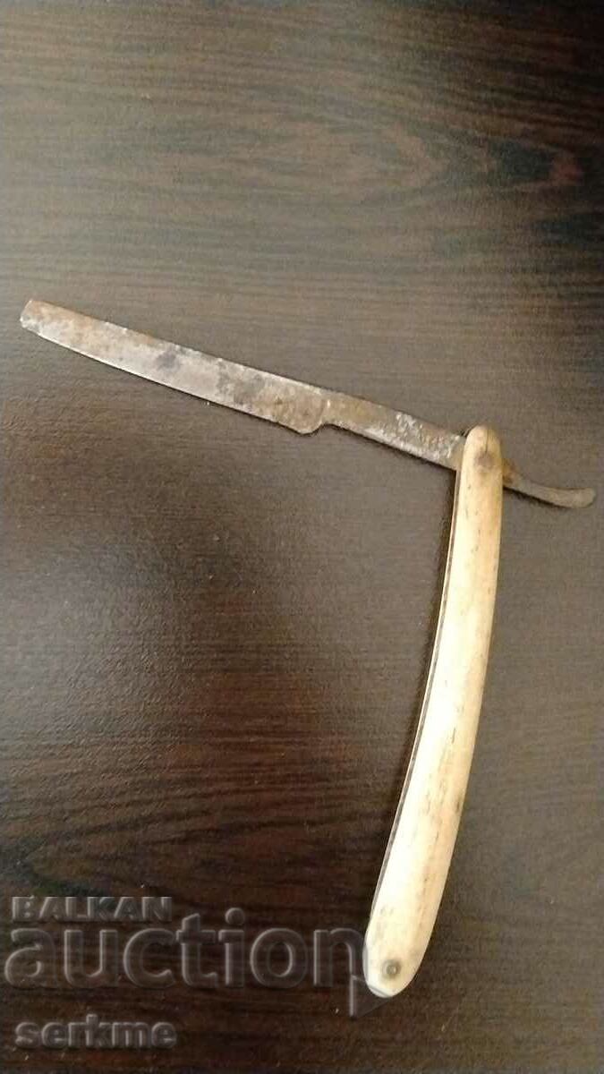 An old razor