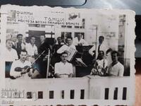 Photo of musicians in front of a restaurant