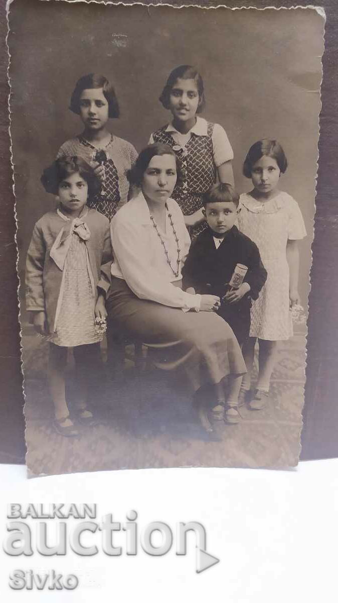 Photo, mother with her children, Dupnitsa
