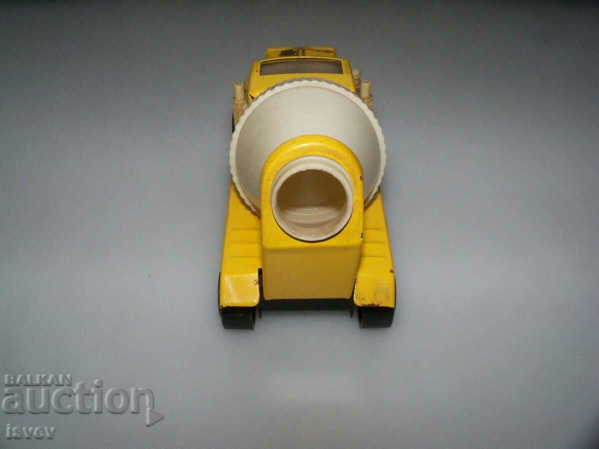 Delivery of Soc sheet metal concrete mixer truck Delivery of Soc sheet metal concrete mixer truck