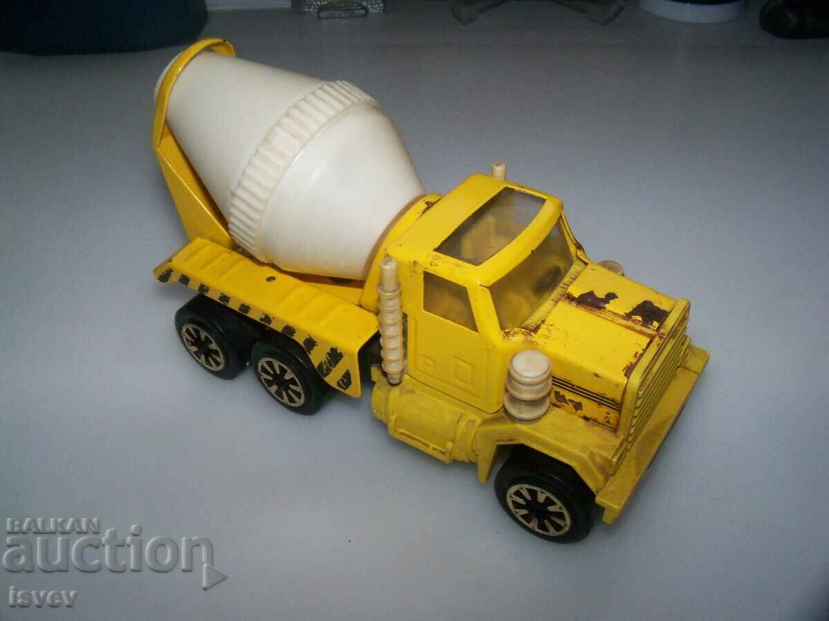 Соц ламаринено камионче бетонобъркачка