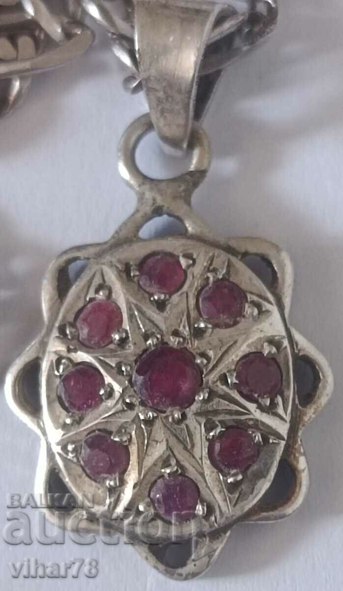 Licitație Pandantiv din argint vechi cu rubine Licitație Pandantiv din argint vechi cu rubine