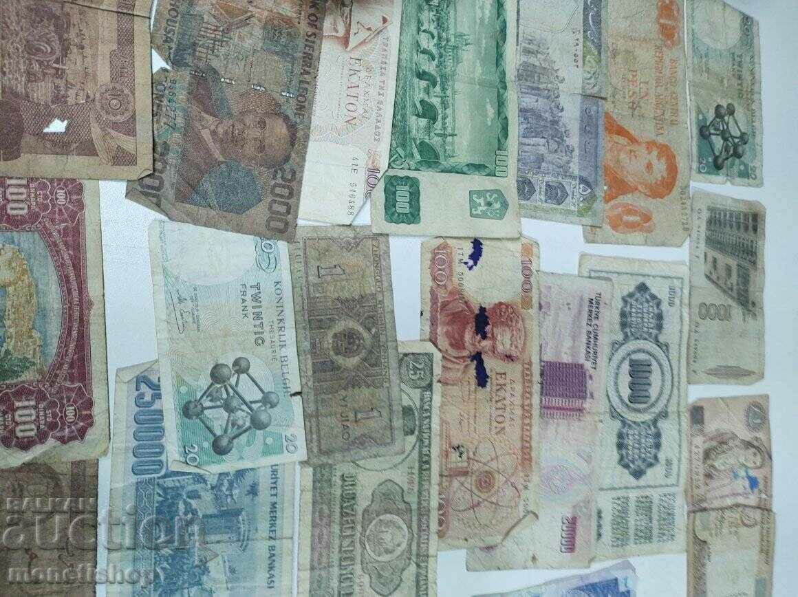 Catalog mondial de bancnote + cadou pentru copii 2 cu preț 150.00 BGN | € 76.69