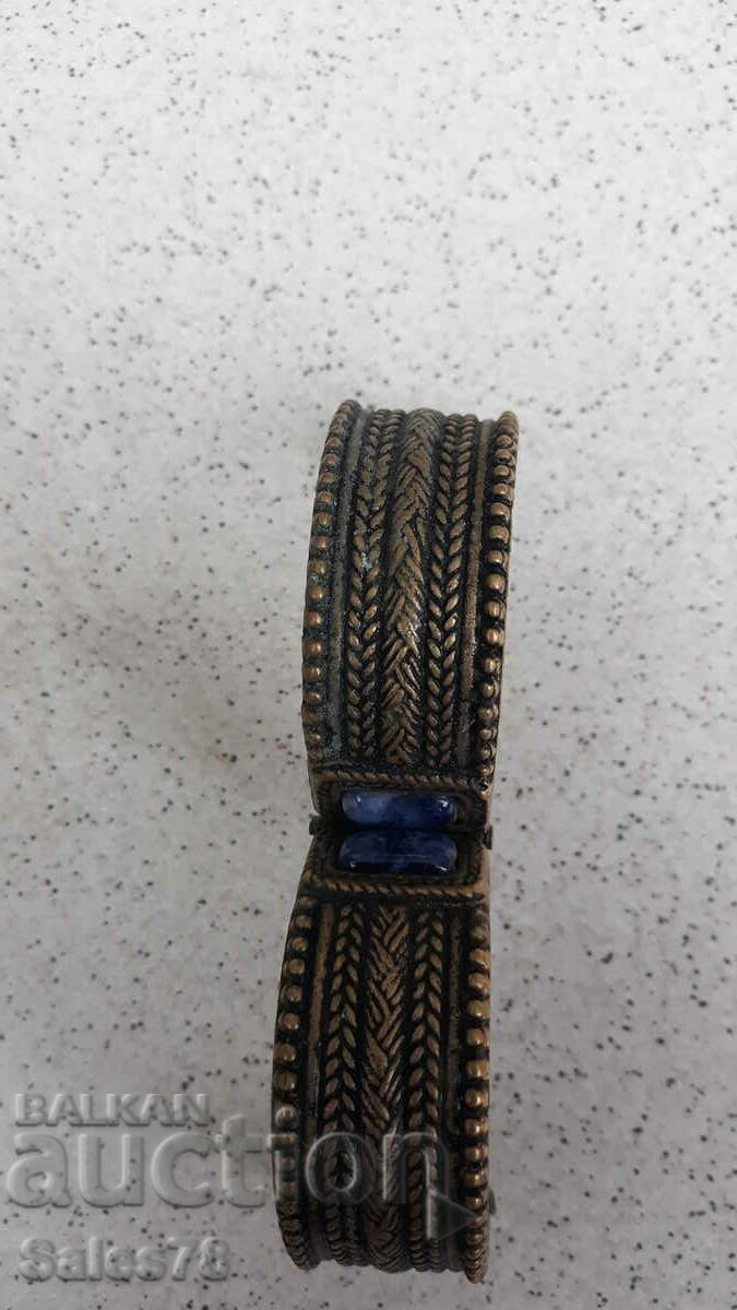 Brățară veche revival cu pietre albastre cu preț € 10.00 | 19.56 BGN