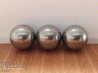 Lot of metal balls