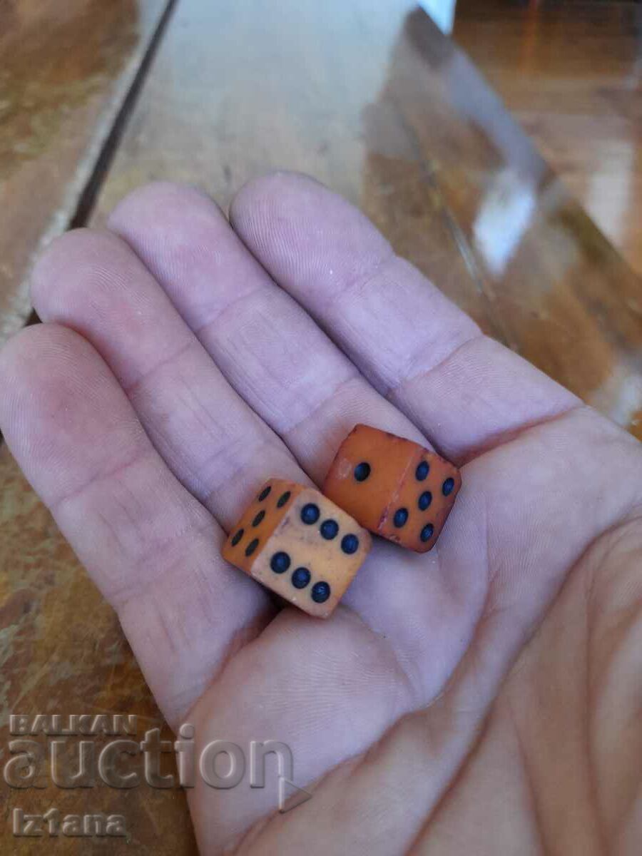 Auction  Old dice, dice, dice