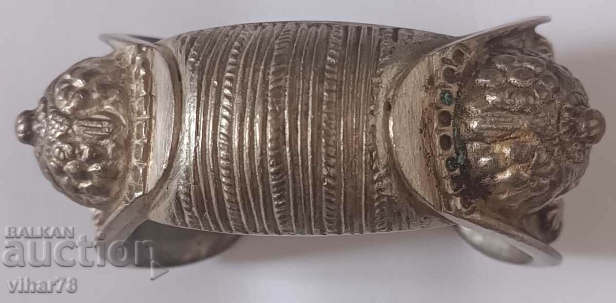 Old bracelet slingshot with price 199.99 BGN | € 102.25 Old bracelet slingshot with price 199.99 BGN | € 102.25