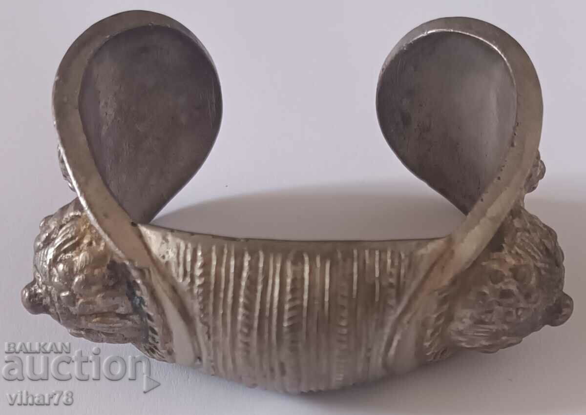 Delivery of Old bracelet slingshot Delivery of Old bracelet slingshot