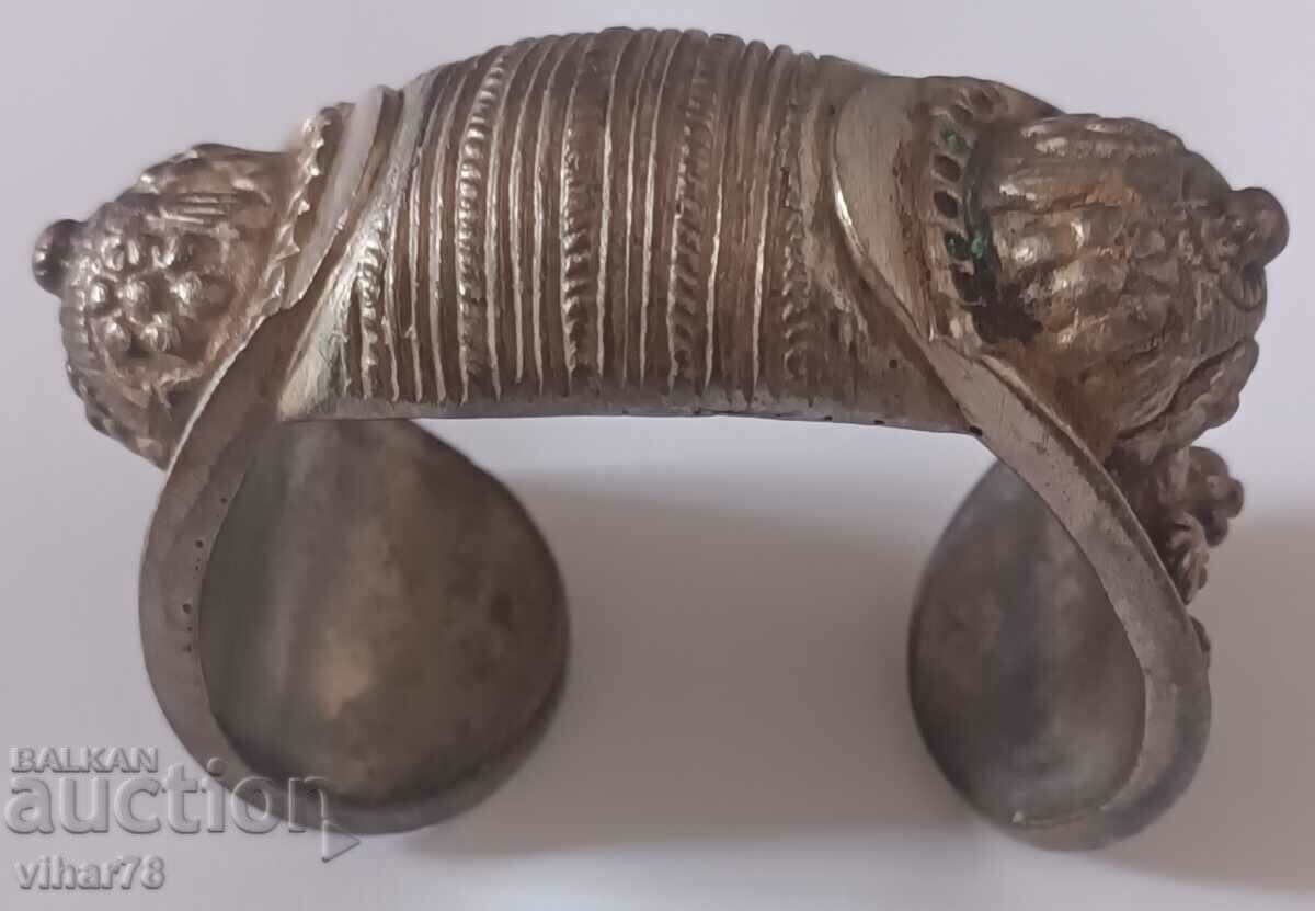 Old bracelet slingshot