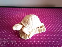 Frumoasă figurină țestoasă de alabastru