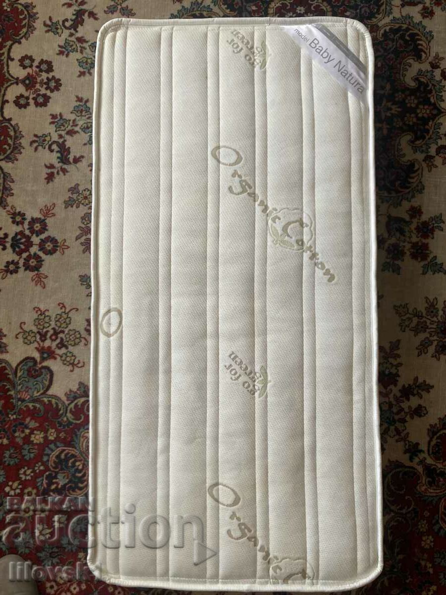 I am selling a very high-quality children's double-sided mattress