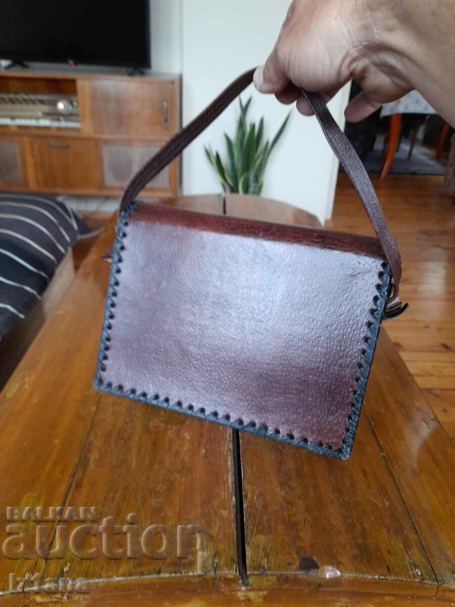 Auction Old ladies leather bag Auction Old ladies leather bag