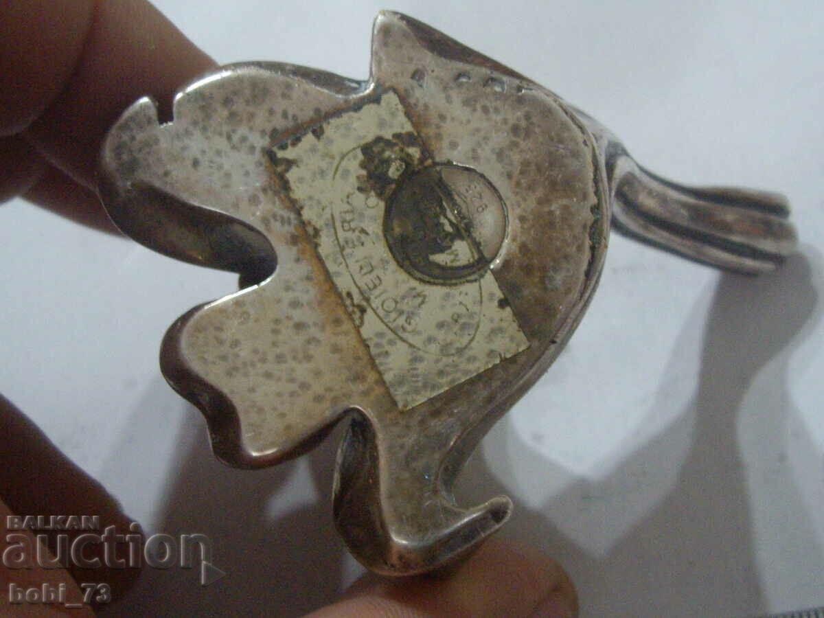 Auction A very beautiful silver flower. Auction A very beautiful silver flower.