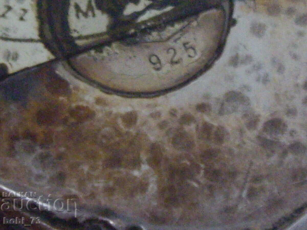 Delivery of A very beautiful silver flower. Delivery of A very beautiful silver flower.