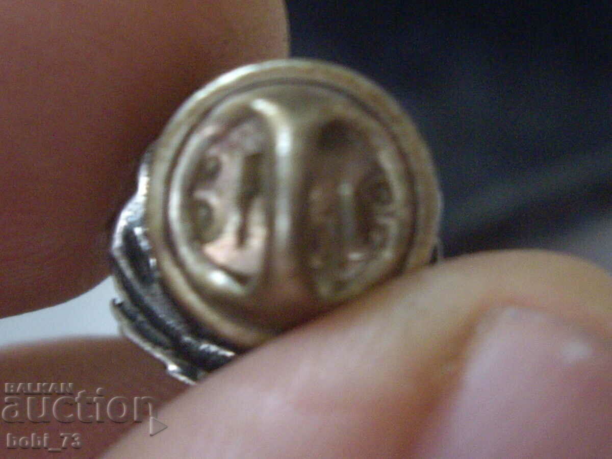 Auction Old small badge. Auction Old small badge.