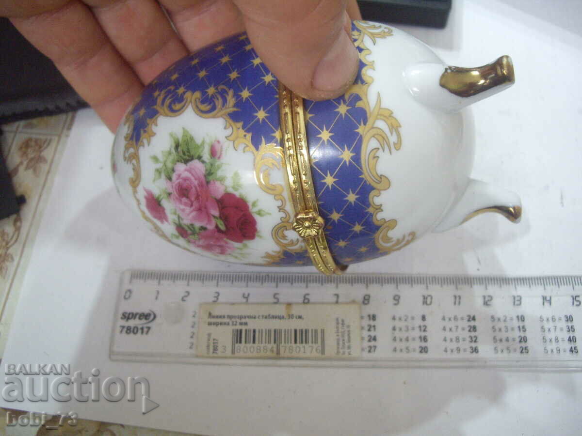Porcelain egg holder. with price 30.00 BGN | € 15.34 Porcelain egg holder. with price 30.00 BGN | € 15.34