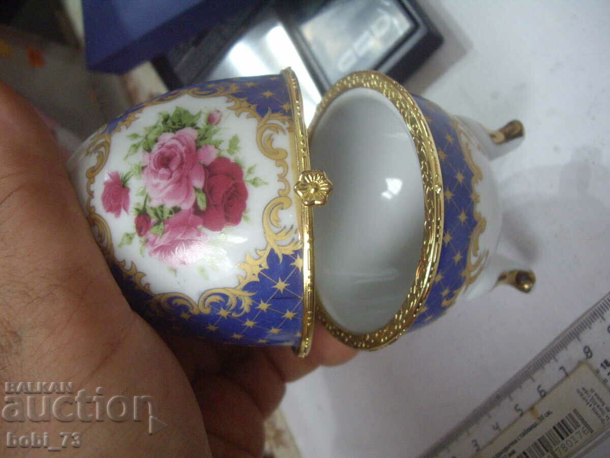 Porcelain egg holder. - 5 Porcelain egg holder. - 5