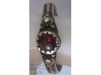 Ένα παλιό ασημένιο δαχτυλίδι