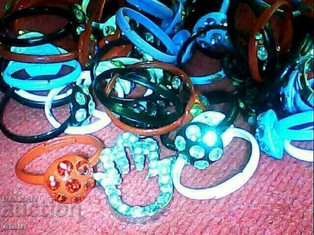 Auction lot 36 pcs metal rings for ladies ..... Auction lot 36 pcs metal rings for ladies .....