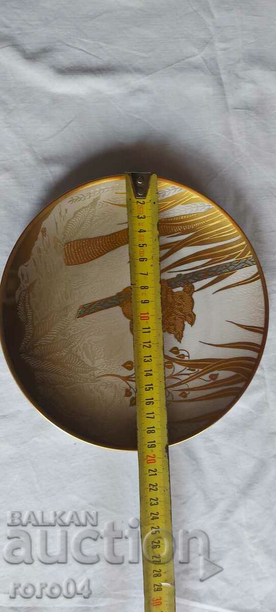 Auction  PORCELAIN PLATE - 24K GOLD
