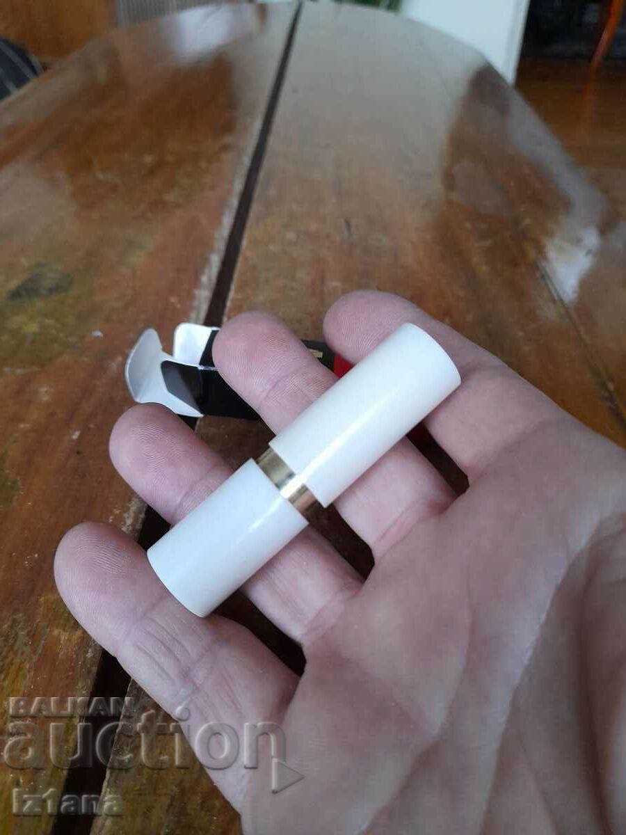 Old Alma Specter lipstick with price 16.00 BGN | € 8.18 Old Alma Specter lipstick with price 16.00 BGN | € 8.18