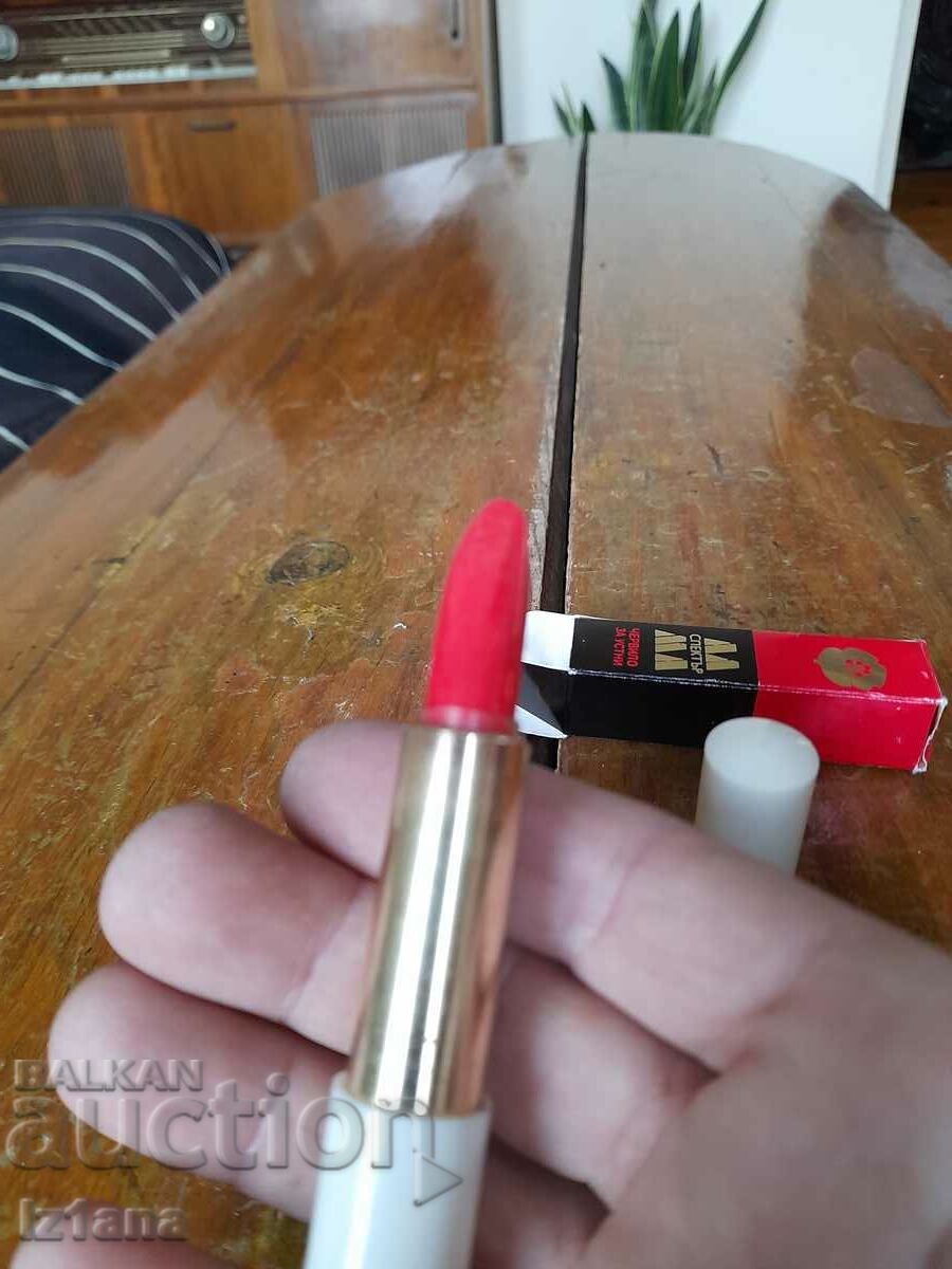 Delivery of Old Alma Specter lipstick Delivery of Old Alma Specter lipstick