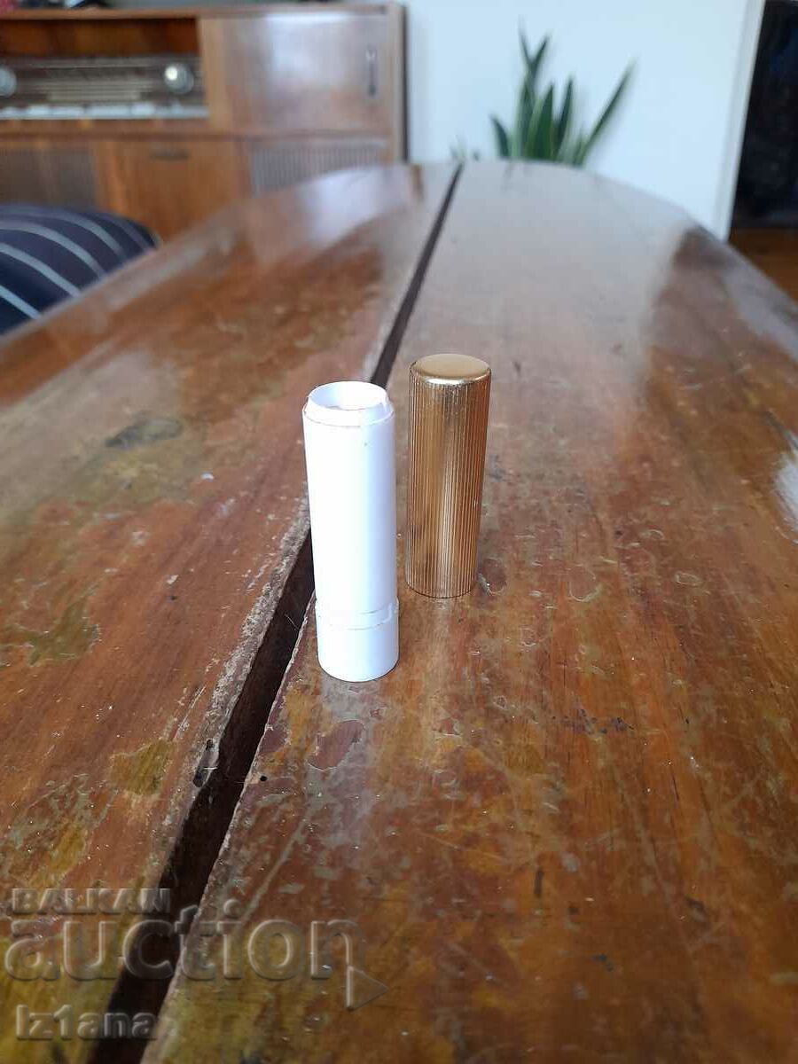 Old lipstick with price 16.00 BGN | € 8.18