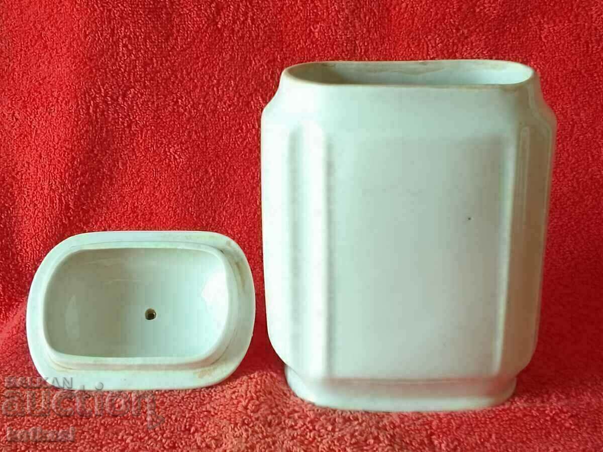 Licitație Vas vechi din porțelan bulgar Borcan pentru aurirea orezului Licitație Vas vechi din porțelan bulgar Borcan pentru aurirea orezului