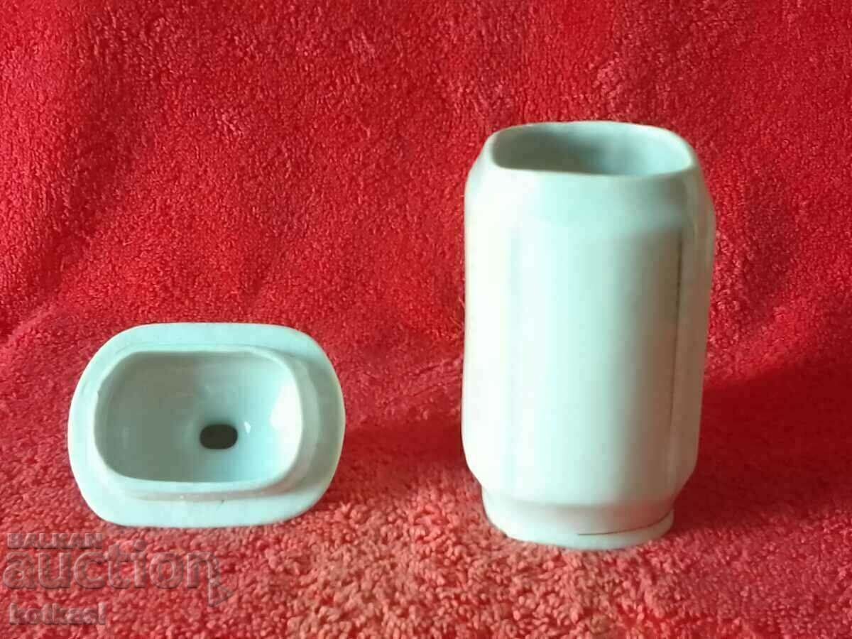 Delivery of Old Bulgarian porcelain vessel Jar for D. leaf gilding Delivery of Old Bulgarian porcelain vessel Jar for D. leaf gilding