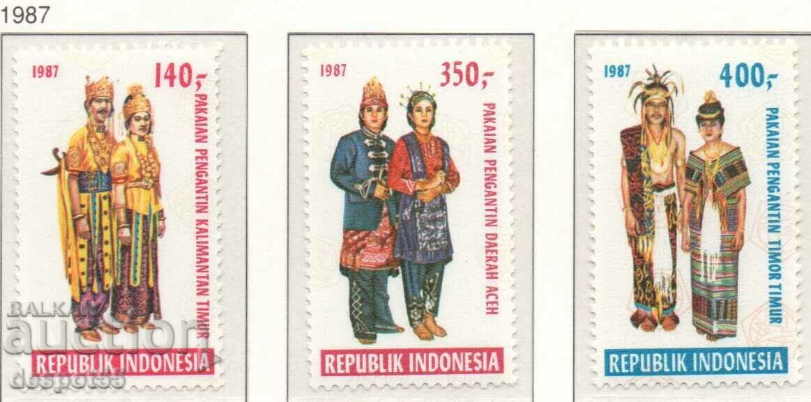 1987. Indonezia. Costume de nunta.