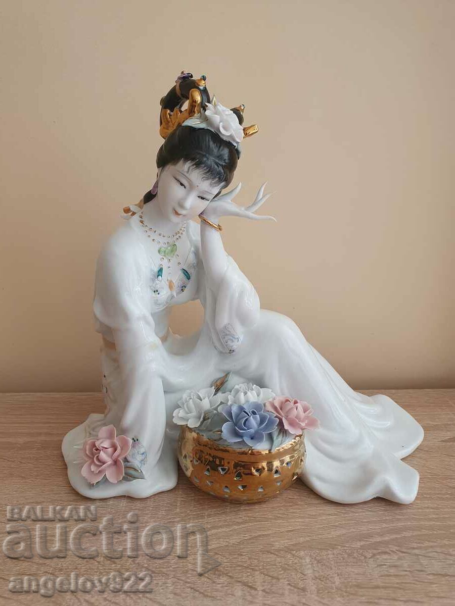 A unique porcelain figure statuette!!!