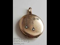 Art Level 1900 Natural Pearls Gold Plated Photo Locket.