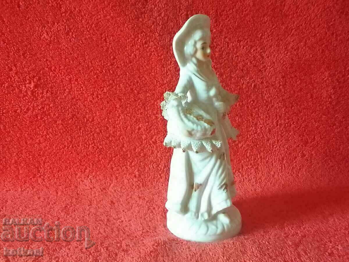 Old porcelain figure Woman Maiden Girl with price 12.50 BGN | € 6.39 Old porcelain figure Woman Maiden Girl with price 12.50 BGN | € 6.39