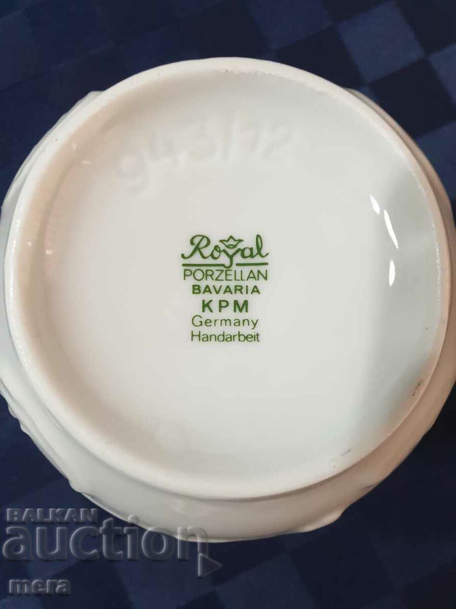 Delivery of German porcelain vase Delivery of German porcelain vase