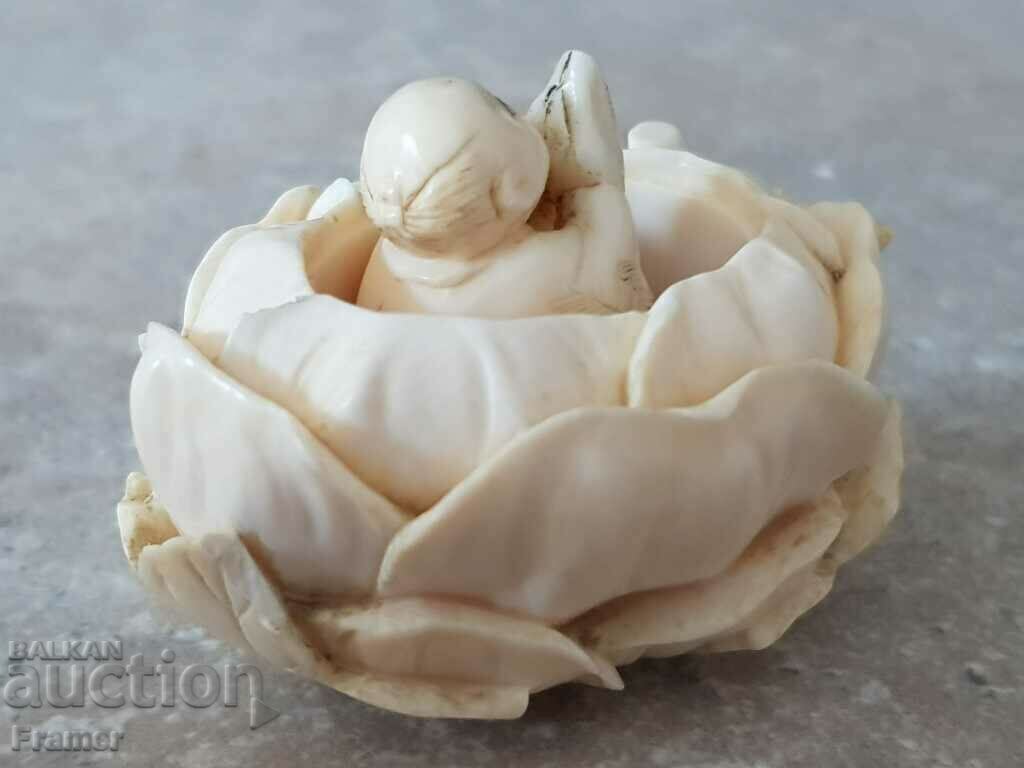 Auction JAPAN Netsuke NETZKE IVORY CARVING MONK IN LOTUS 19c Auction JAPAN Netsuke NETZKE IVORY CARVING MONK IN LOTUS 19c