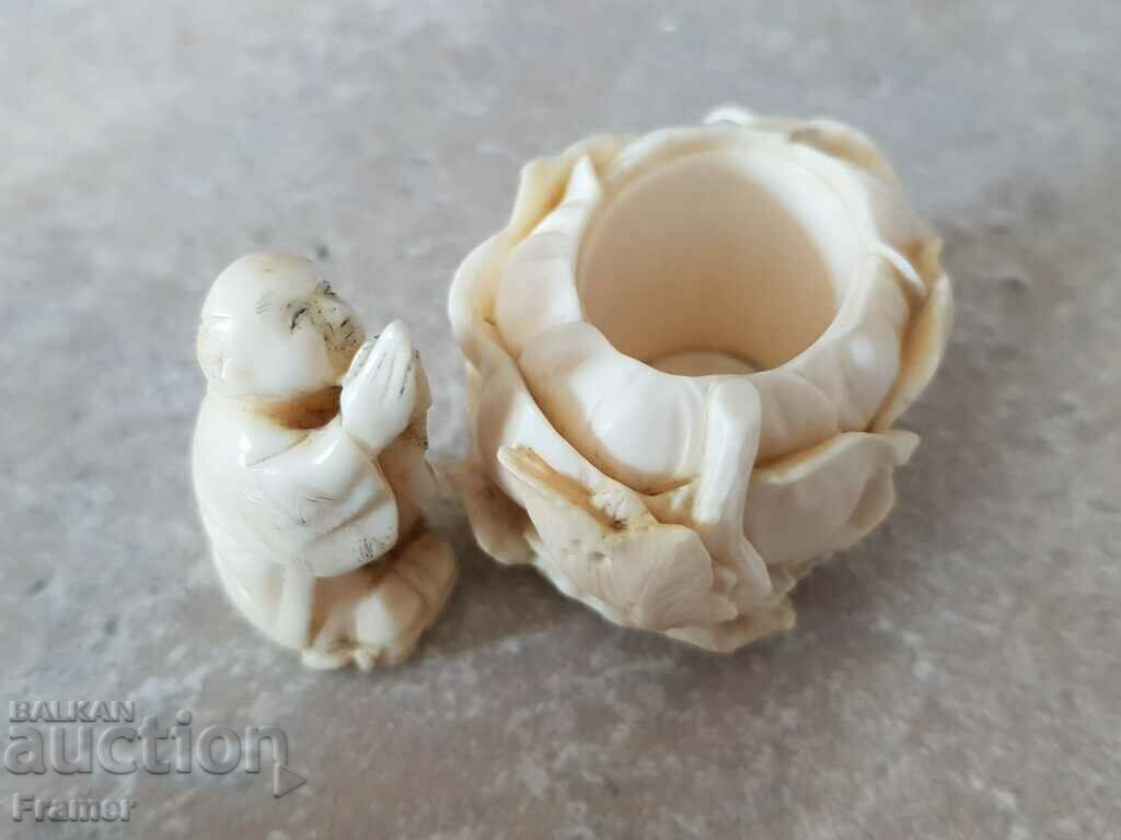 JAPAN Netsuke NETZKE IVORY CARVING MONK IN LOTUS 19c - 7 JAPAN Netsuke NETZKE IVORY CARVING MONK IN LOTUS 19c - 7