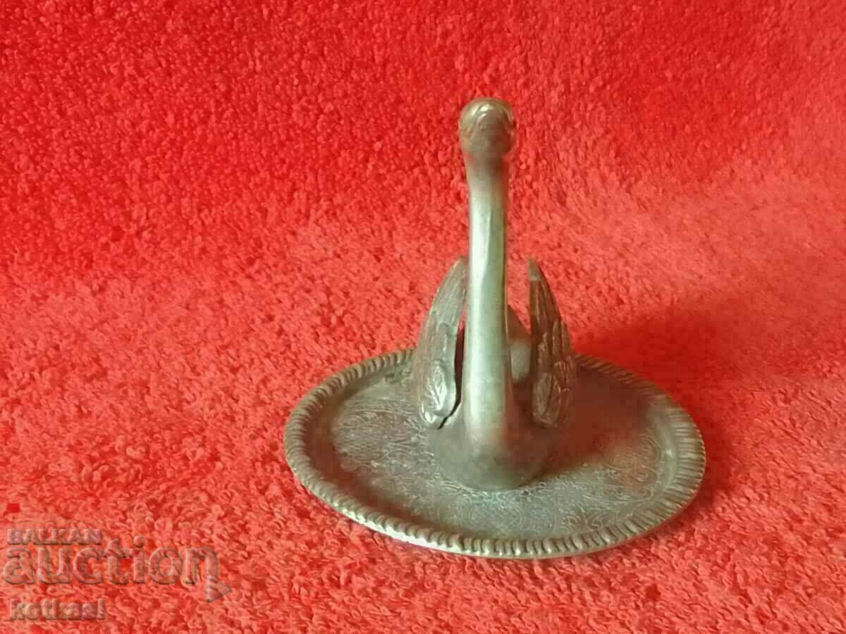 Delivery of Old figure metal alloy zinc silver Swan marking Delivery of Old figure metal alloy zinc silver Swan marking