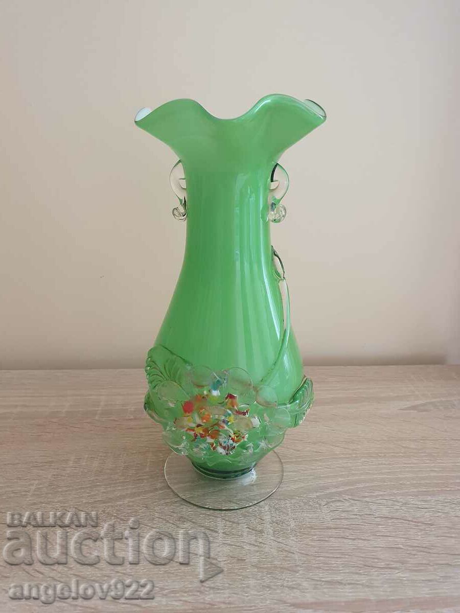 Изключително красива стъклена ваза!