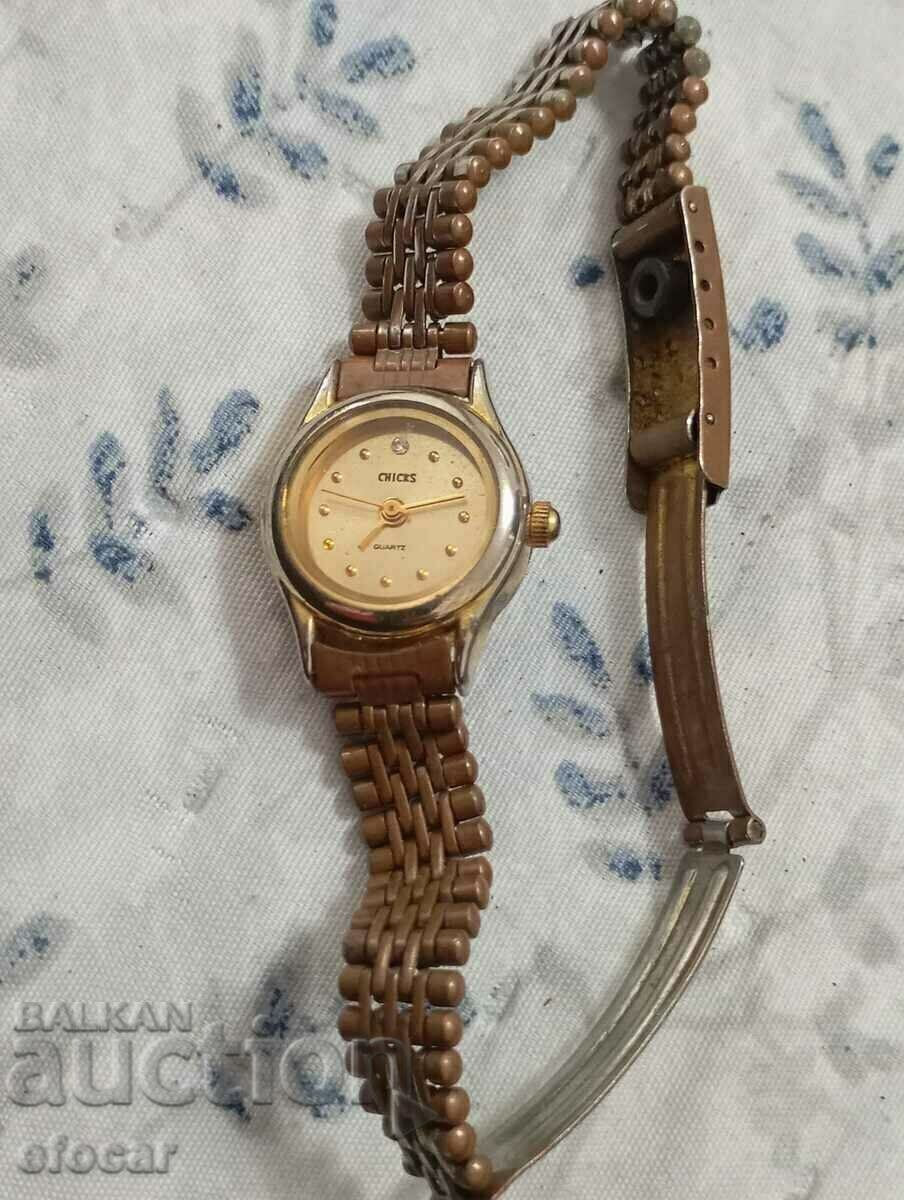 Дамски часовник Chichs с цена € 2.50 | 4.89 лв. Дамски часовник Chichs с цена € 2.50 | 4.89 лв.