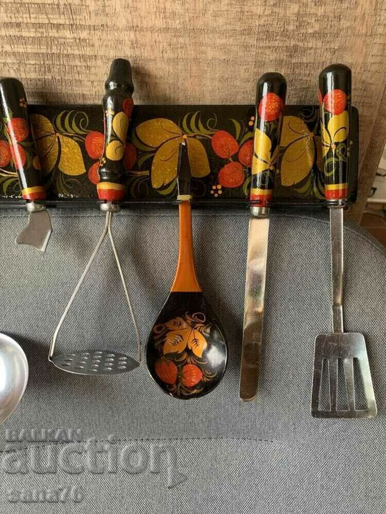 Delivery of Beautiful hand-painted Soviet set-Hokhloma Delivery of Beautiful hand-painted Soviet set-Hokhloma