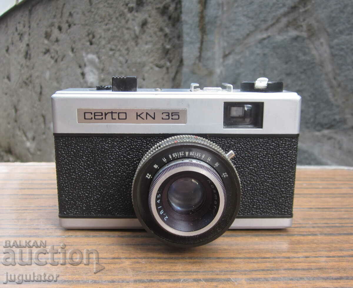 old vintage camera CERTO KN 35 with case and works with price 25.00 BGN | € 12.78 old vintage camera CERTO KN 35 with case and works with price 25.00 BGN | € 12.78