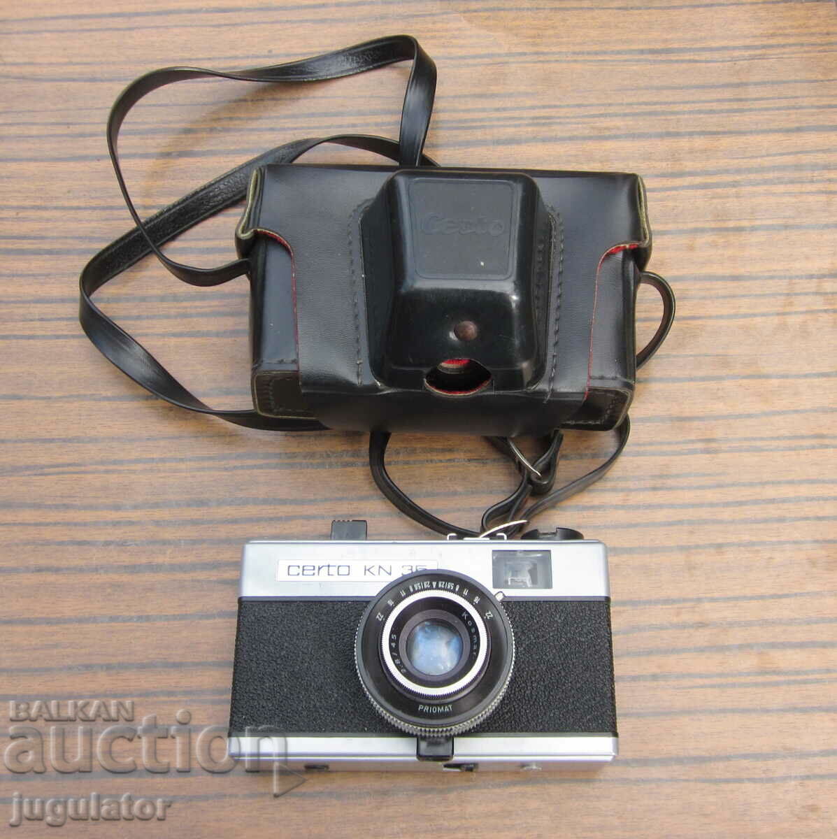 стар ретро фотоапарат CERTO KN 35 с калъф и работи
