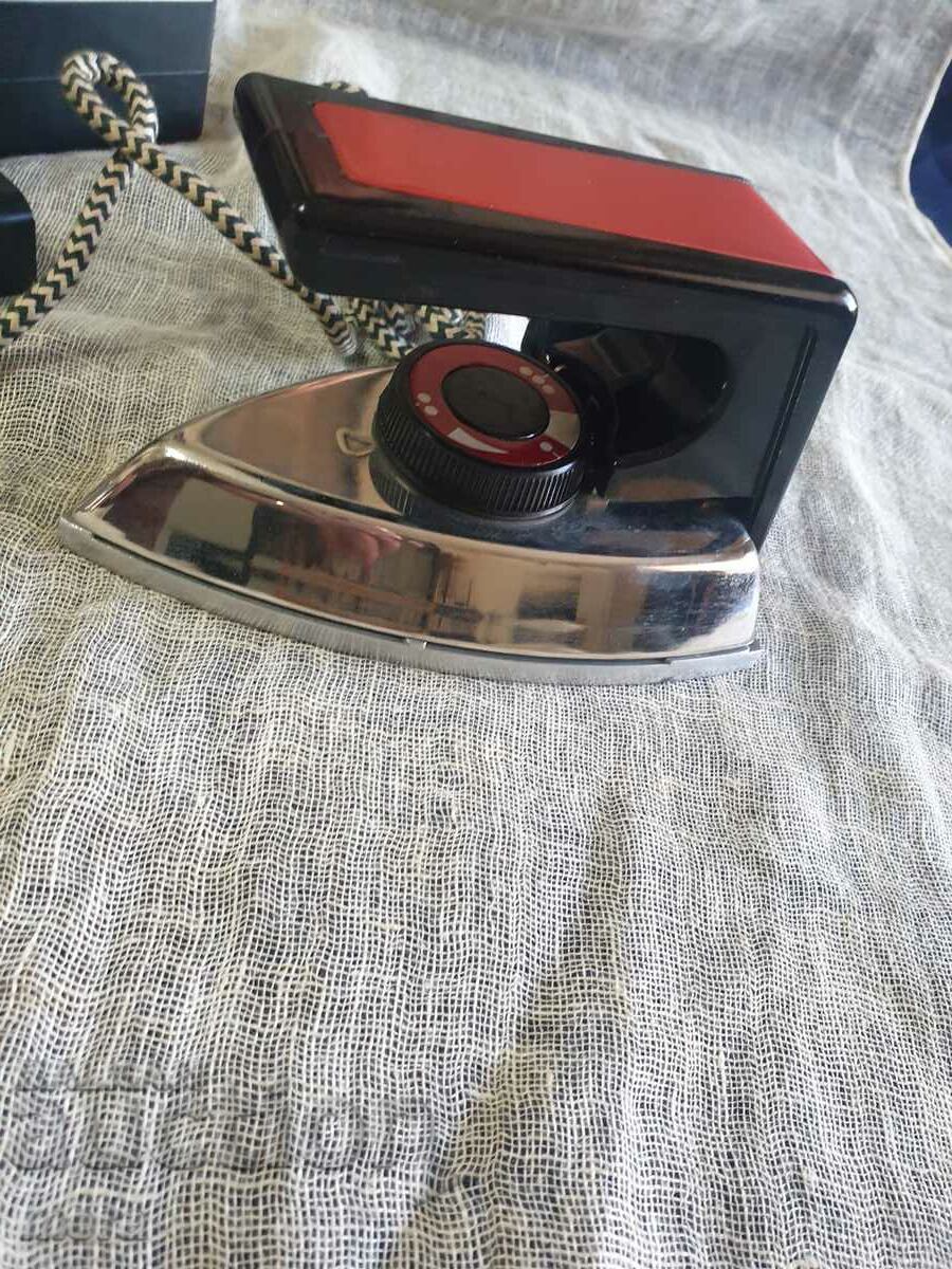 Delivery of Vintage Russian tourist iron Delivery of Vintage Russian tourist iron