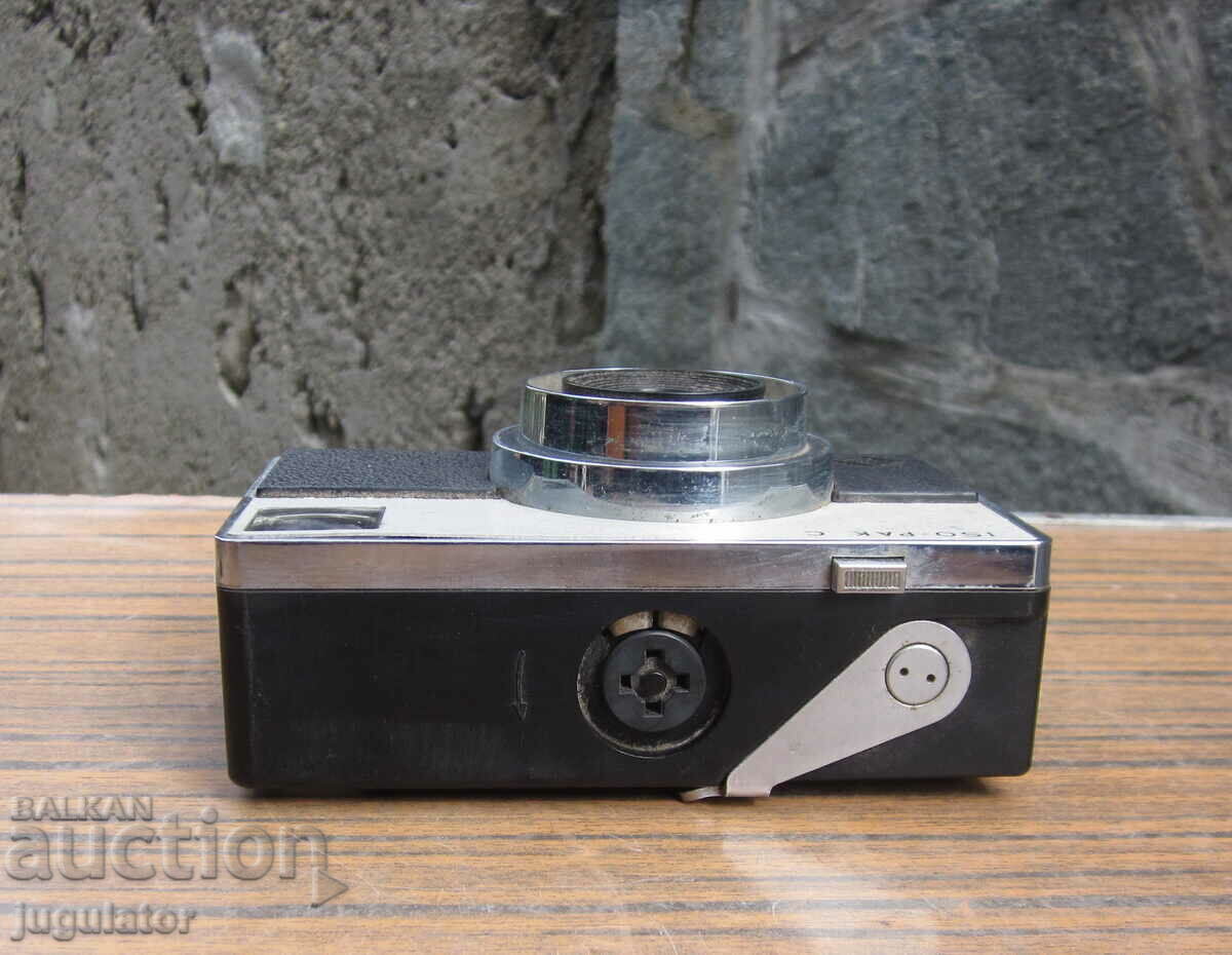 Delivery of old vintage camera CERTO KN 35 with case and works Delivery of old vintage camera CERTO KN 35 with case and works