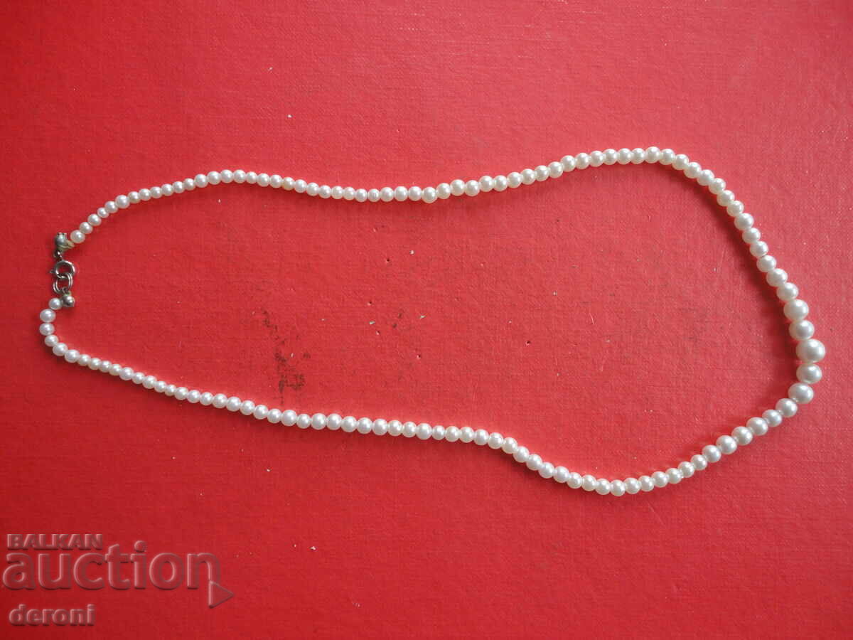 Pearl necklace 4 - 5 Pearl necklace 4 - 5