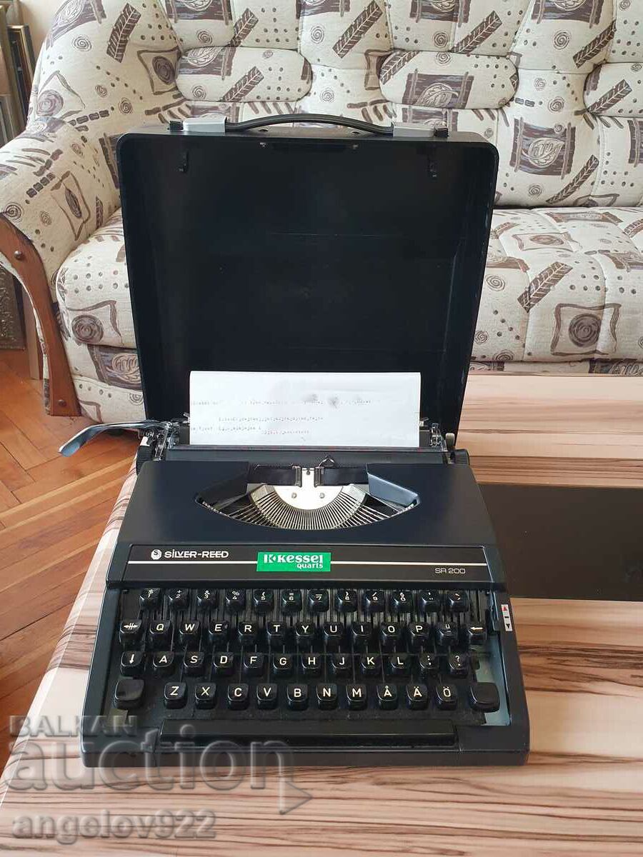 Пишеща машина SILVER-REED SR200