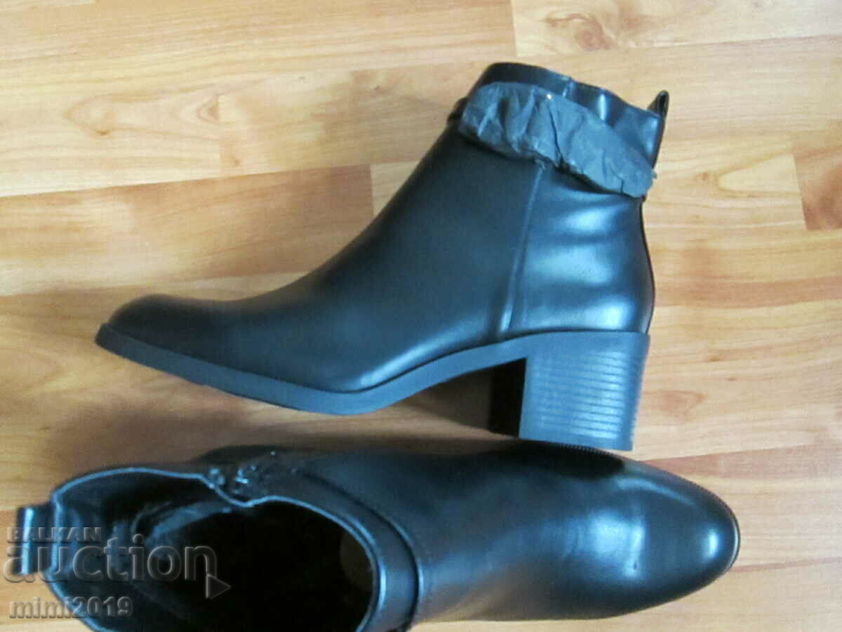 Delivery of New England Women's Boots, RIVER ISLAND Boots, Size 42